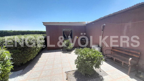 Venta De Hostal Funcionando Con Casa Amoblada En Parcela.