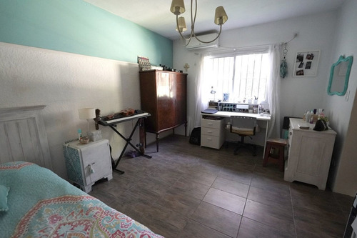 Imagen 26 de 28 de Venta De Casa 4 Amb. Con Pileta, Parque Leloir, Ituzaingo