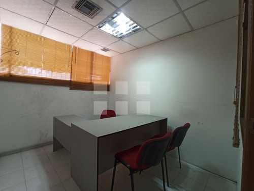Imagen 7 de 8 de Excelente Local Para Oficina En Centro De Puerto La Cruz