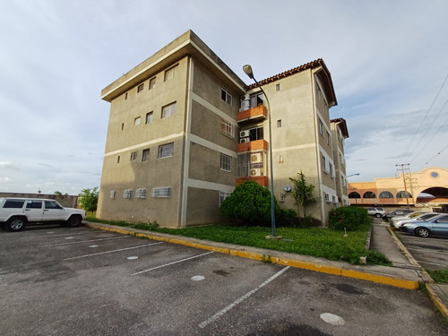 Cheryl M. (2 3 - 3 1 8 5 8 ) Vende Apartamento En Res. San Antonio Cabudare