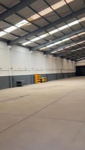 Bodega En Renta De 2,000m2 En Tultitlan Estado De México. La Bodega Se Ubica A Unas Cuadras Del Circuito Exterior Mexiquense.