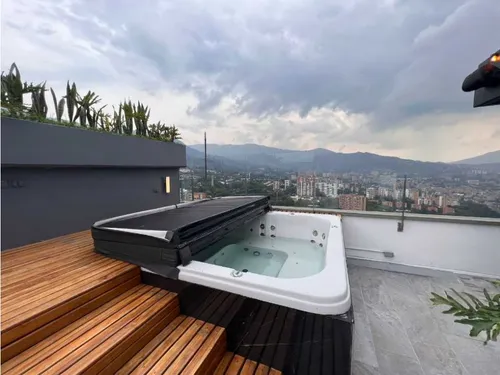 Vendo Apartamento Triplex En El Poblado, San Lucas
