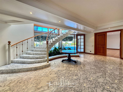 Casa En Venta De 7 Dorm. En Vitacura