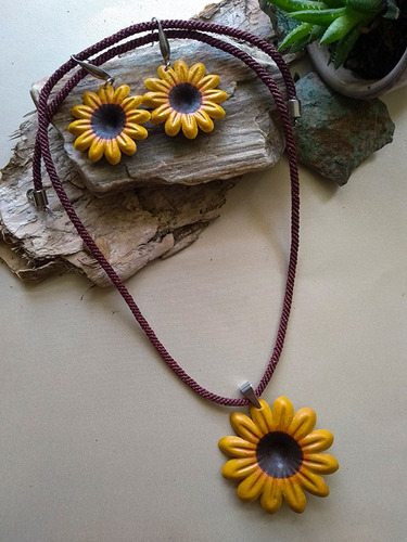 Collar Artesanal Girasol Cuero Y Tejido Macrame