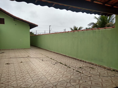 Imagem 10 de 13 de Casa Em Mongaguá Com Amplo Quintal Nos Fundos! Ref.: 8717 E