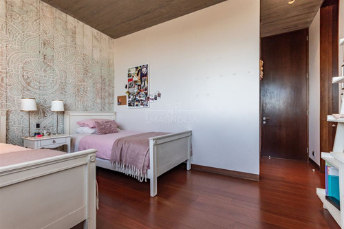 Casa En Venta De 6 Dorm. En Lo Barnechea