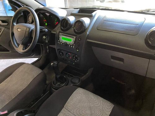 Ford Fiesta Max Ambiente Plus - Año 2010