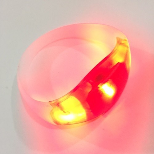 Imagem 1 de 2 de Pulseira De Led Vermelha Pisca Conforme Batida Da Musica Top
