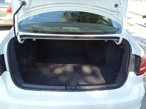 Volkswagen Jetta 2.0 L4 At 113 hp