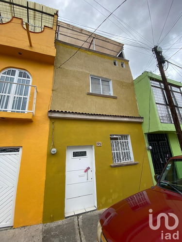 Venta Casa 4 Ambientes Félix Ireta