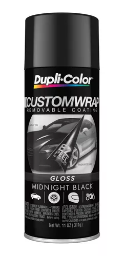 La pintura negra brillante en el coche deportivo shimmerin
