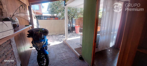 Casa En Venta De 3 Dorm. En El Monte