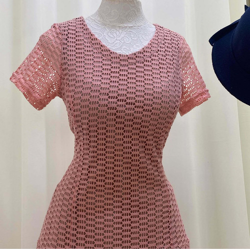 Imagem 4 de 8 de Vestido Midi Godê Com Manga Em Renda Rosê Nude