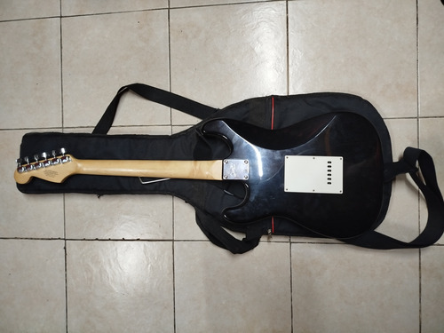 Guitarra Eléctrica Squier By Fender Stratocaster Y Parlante Diestro Negro Laurel Indio