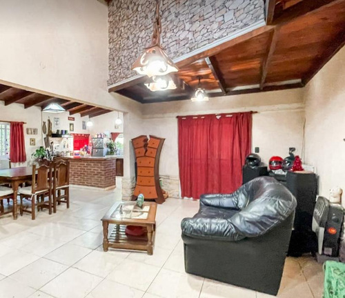 Casa En Venta - 3 Dormitorios 2 Baños - Local - 4662mts2 - Ensenada