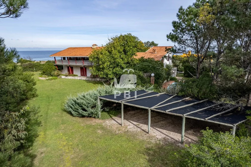 Casa En Primera Linea Al Mar, Bahía Del Pinar - Ref : Pbi12502