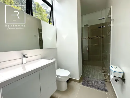 Casa En Venta En El Poblado. Cod V10550