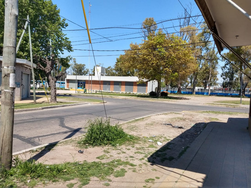 Locales A Metros De Estacion Claypole Con Renta