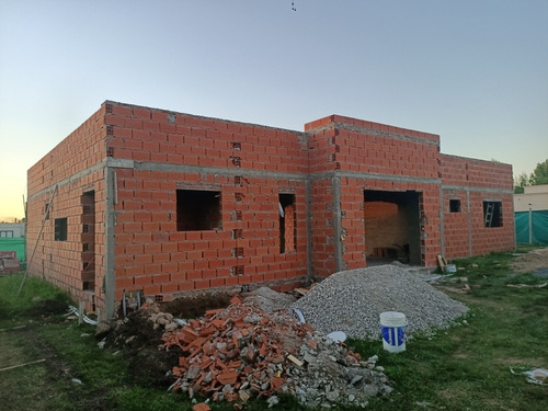 Imagen 2 de 14 de A Estrenar Con Pileta 4 Hab 210 M2 Altos Manzanares