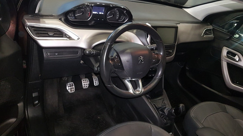 Imagen 6 de 15 de Peugeot 208 2017 1.6 Feline
