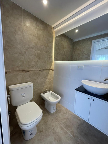 Venta Ph 4 Ambientes Con Patio Y Cochera Zona La Perla