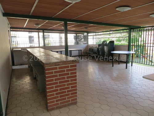 Se Vende Apartamento En Prados Del Este Mls #25-3827