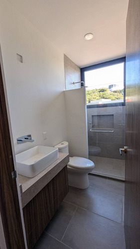 Hermosa Casa En Altozano, 4 Recámaras, 4 Baños Completos, Cto Servicio Con Baño