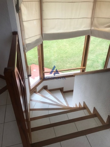 Muy Buena Casa En Venta En La Zona Mas Linda De Playa Mansa.- Ref: 5676