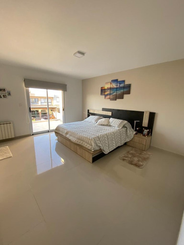 Imagen 5 de 11 de Duplex Categoria Chacras Del Norte - 180 Metros