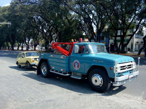 Ford F600 Guincho Antigo