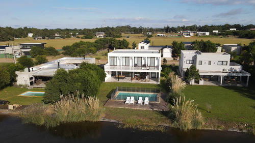 Casa En Venta A La Laguna De Ecuestre - Costa Esmeralda