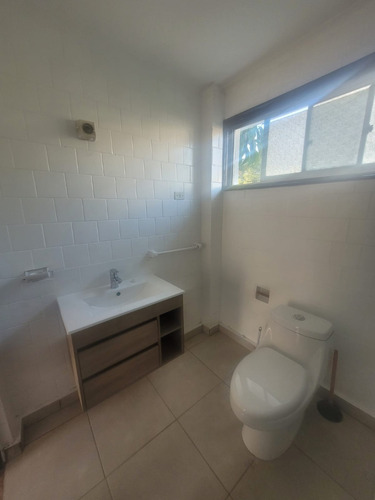 Cómoda Casa Recien Remodelada, Sector Residencial