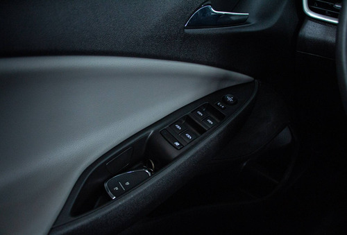 Imagem 10 de 15 de Chevrolet Onix 1.0 Turbo Flex Premier Automático