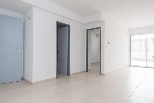 Venta 2 Ambientes Con Amplio Patio. Bajas Expensas
