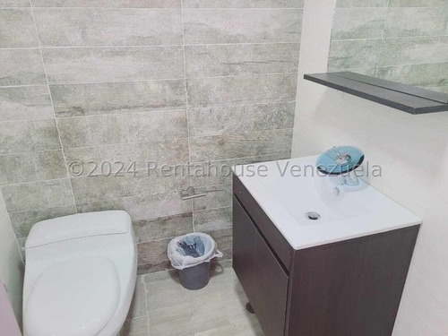 Casa Moderna Totalmente Remodelada, Con Amplios Espacios Iluminados Colinas De Guataparo 24-23018