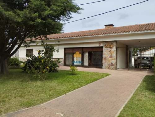 Venta Chalet 3 Dormitorios Y 2 Baños, Atlántida 869