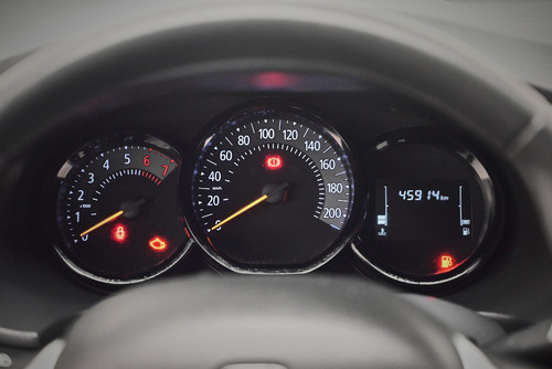 Imagen 11 de 16 de Renault New Logan Life 1.0 4p