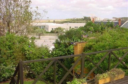 Casa En Venta De 3 Dormitorios En La Barra-ref:3957