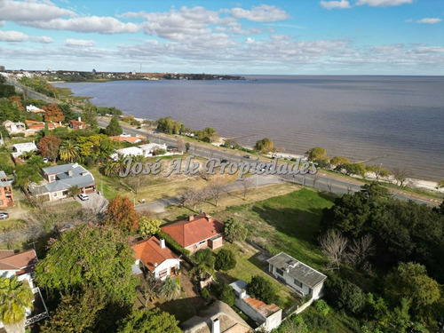 En Venta Casa A Metros De La Rambla Costanera, Colonia
