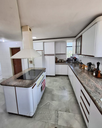 Venta Apartamento Urb. La Soledad, 197mts Exclusivo Maracay Aragua