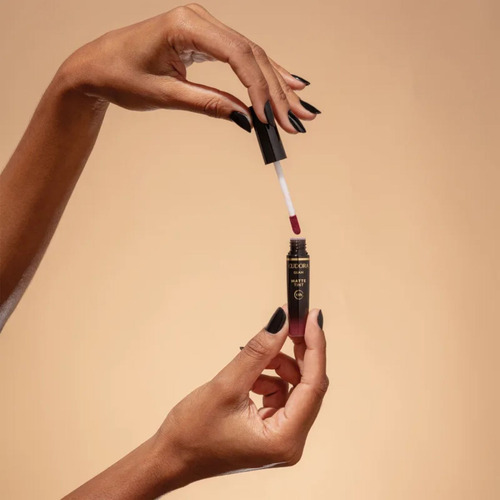 Batom Liquido Matte Tint 18 Horas De Fixação Eudora Glam Cor Bordô Intenso