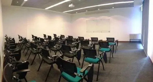 Arriendo Of Amplios Espacios 2p 2e 2 Baños Vitacura