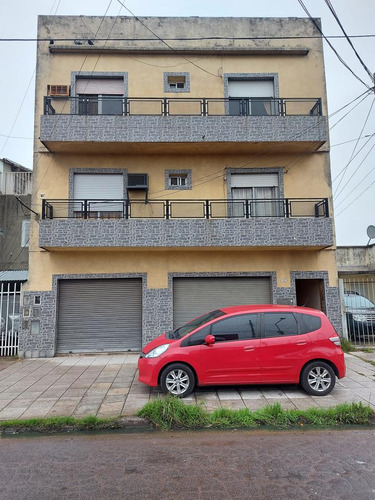 Departamento Tipo Casa  4 Ambientes Con Balcon ,cochera  2do Piso Por Escalera- Lanús Oeste