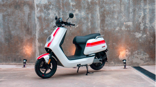 Imagen 2 de 16 de Moto Electrica Scooter Nuuv Ngt Bosch Litio Panasonic