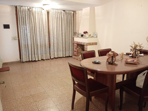 Casa 2 Dorm Monseñor P Cabrera