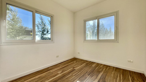Casa En Naudir En Venta - A Estrenar - Lote Con Fondo Al Verde