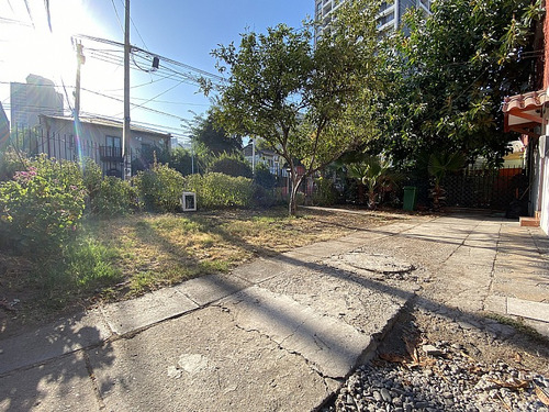 Casa Con Potencial Comercial A 1 Cuadra De Metro Ecuador