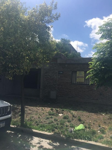 Imagen 2 de 7 de Casa Con Hermoso Lote En Esquina