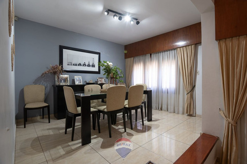 Venta Casa 5 Dorm Cochera Poeta Lugones Cba