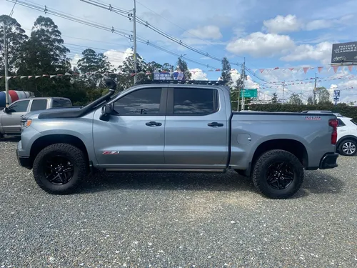 Chevrolet Silverado Z71 AT 4X4 6.2
